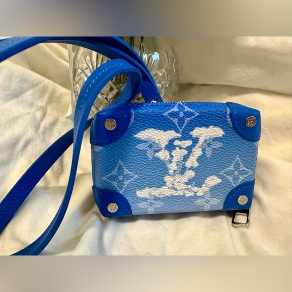 💙☁️Rare Louis Vuitton Virgil Abloh Clouds Soft Trunk Necklace Wallet 💙☁️